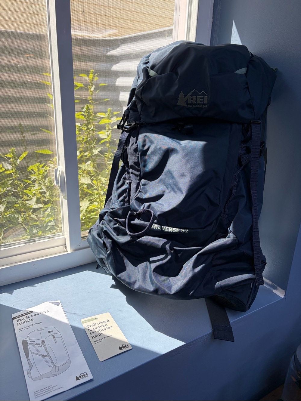 REI Womens small Traverse 32 Blue Backpack